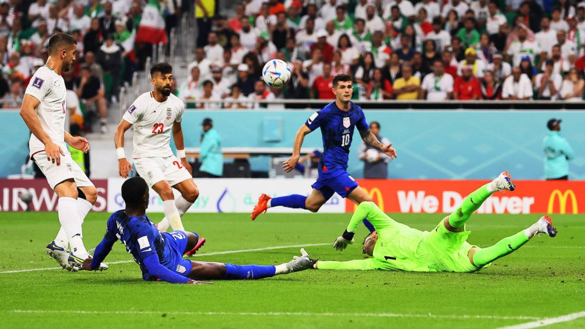 އީރާން އަދި އެމެރިކާ ކުޅުނު މެޗުގެ ތެރެއިން - ފޮޓޯ: ރޮއިޓާސް