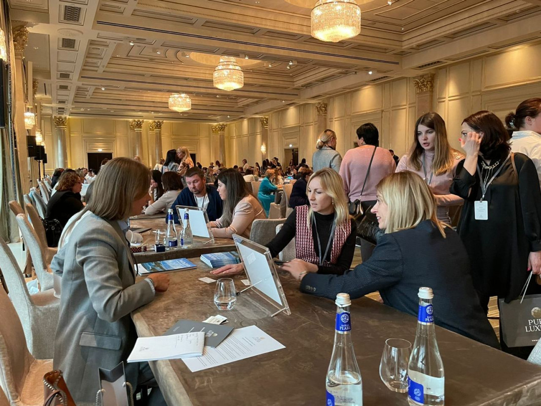 ޕިއޮރ ލަގްޒަރީ ސްޕްރިންގް އެޑިޝަން