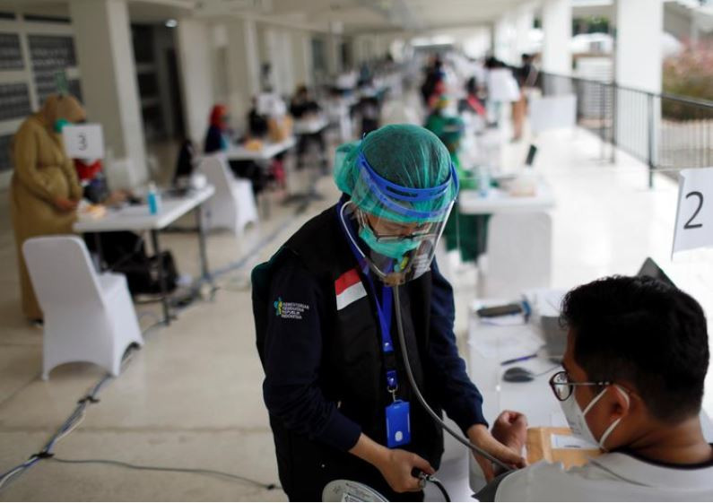 އިންޑޮނީޝިޔާގައި ކޮވިޑް-19ށް ފަރުވާ ދެމުންދަނީ