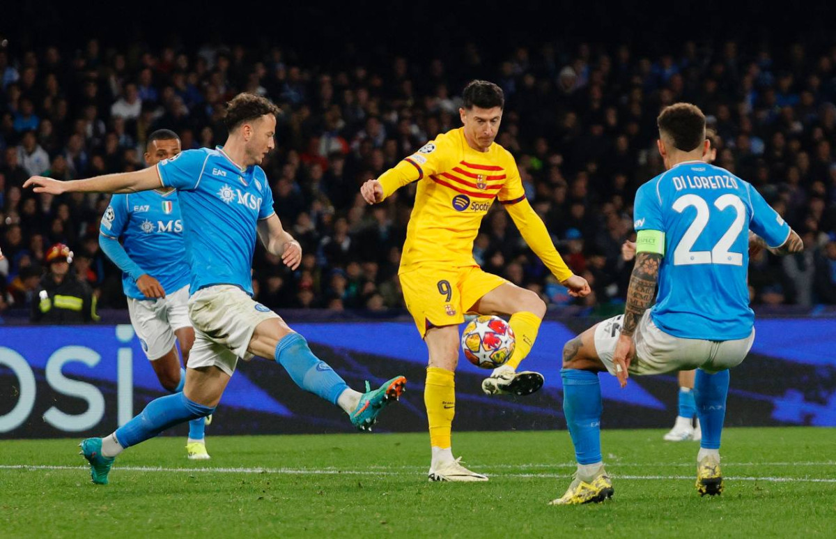 ނަޕޯލީ އާއި ބާސެލޯނާ ކުޅުނު މެޗުގެ ތެރެއިން