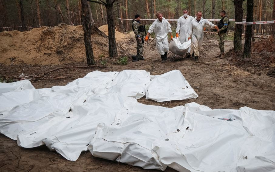 ޔުކްރެއިންގައި މީހުން މަރާލުމަށްފަހު ވަޅުލާފައިވާ ސަރަހައްދެއް ފެނުން