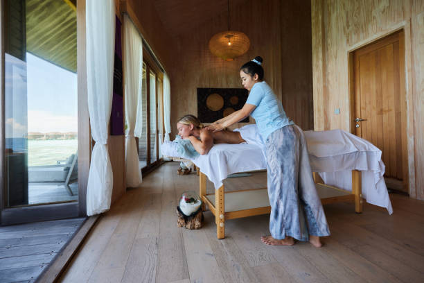 ރާއްޖޭގެ ރިސޯޓެއްގައި ސްޕާގެ ޚިދުމަތް ފަތުރުވެރިޔަކު ހޯދަނީ