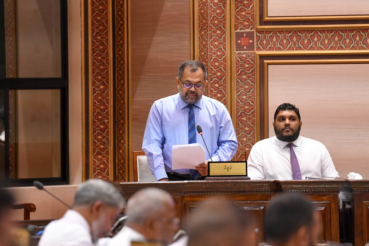 ފިނޭންސް މިނިސްޓަރ މޫސާ ޒަމީރު މަޖިލީހުގައި