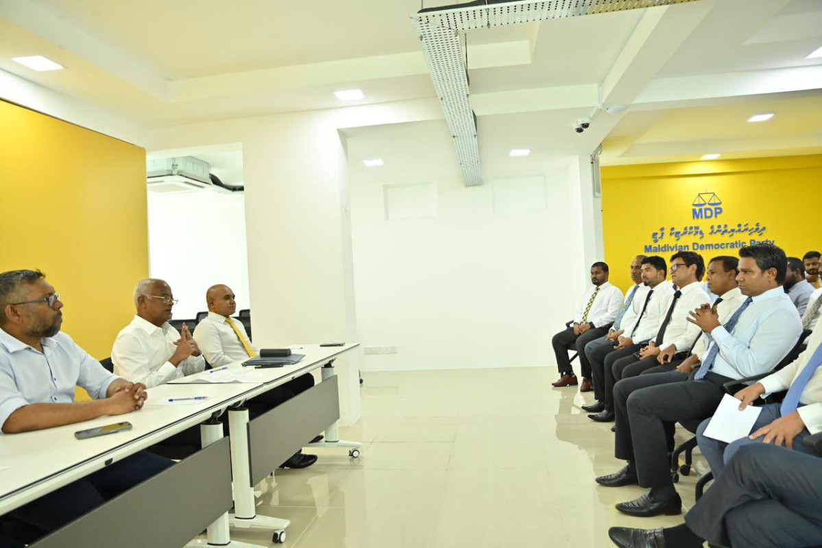 އެމްޑީޕީގެ މަޖިލިސް މެންބަރުންނާ ރައީސް ޞާލިހު ބައްދަލު ކުރެއްވުން