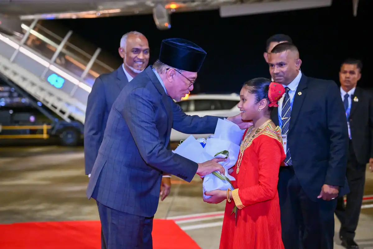 މެލޭޝިއާގެ ބޮޑުވަޒީރު އަންވަރު އިބްރާހީމް، ފުރަމާނަ ދަތުރުފުޅެއްގައި ރާއްޖެ ވަޑައިގެންފި