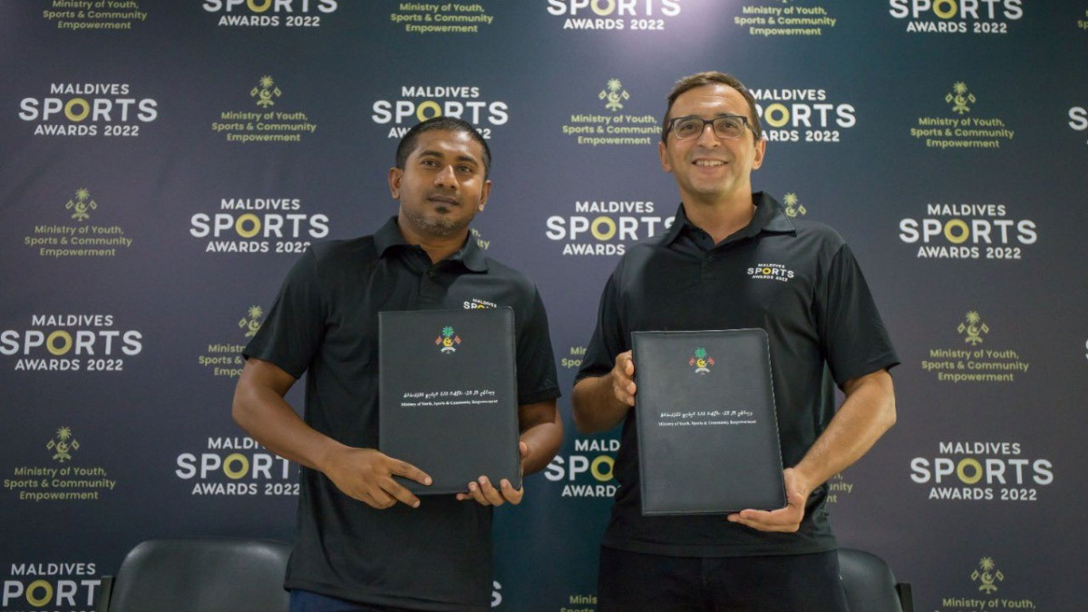 މޯލްޑިވްސް ސްޕޯޓްސް އެވޯޑް 2022ގެ ހޮސްޕިޓަލިޓީ ޕާޓްނަރަކަށް ކްރޮސް ރޯޑްސް ހަމަޖެއްސުމަށް ބޭއްވުނު ނޫސްވެރިންގެ ބައްދަލުވުމުގެ ތެރެއިން