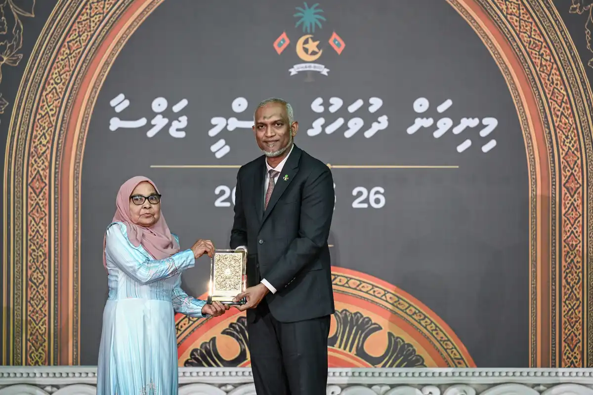 ދިވެހި ދައުލަތަށް ދިގު މުއްދަތަކަށް ޚިދުމަތް ކުރެއްވި 66 ބޭފުޅަކަށް ޝަރަފުގެ ބެޖާއި އައްޑަނަ ހަވާލުކުރައްވައިފި