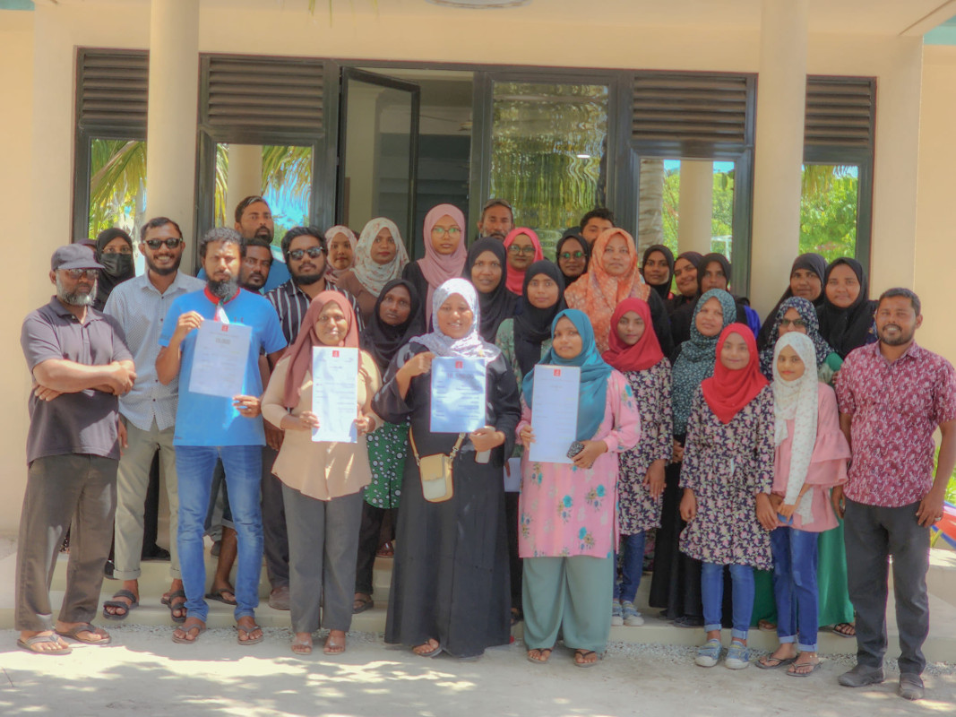 ކޮނޑޭ ރައްޔިތުން ފަލަސްތީނާއި އެކު