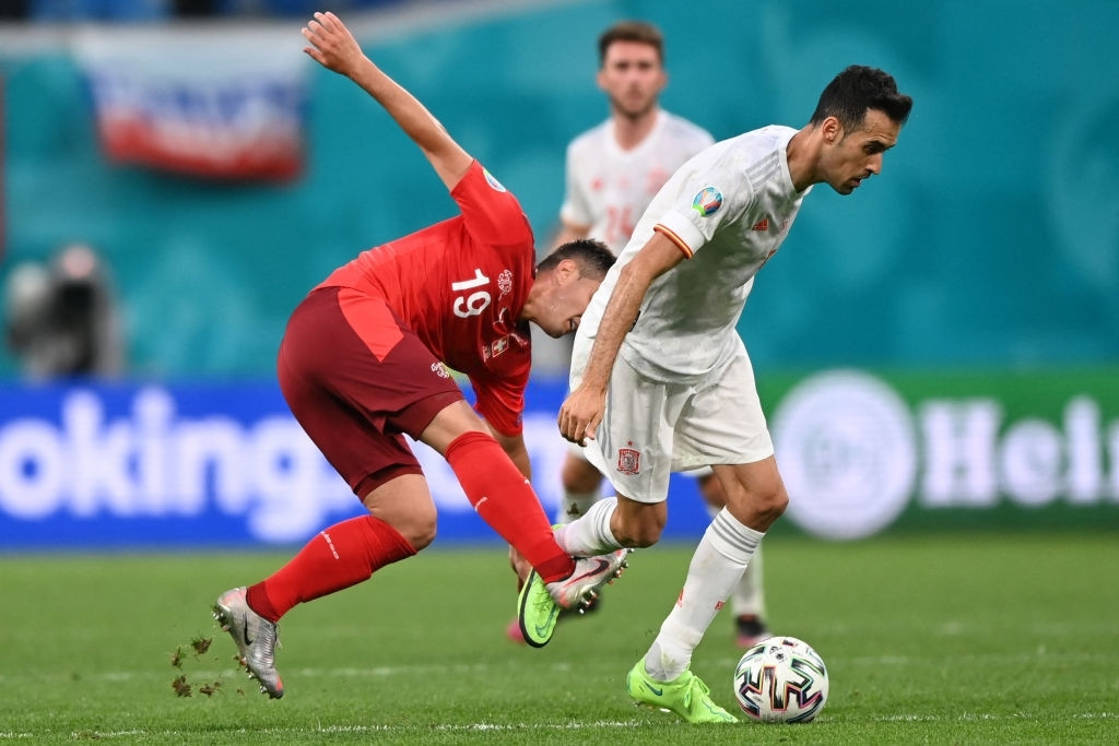 ސްވިޓްޒަލެންޑާއި ސްޕެއިން ބައްދަލުކުރި މެޗުގެ ތެރެއިން - ފޮޓޯ: ގެޓީ އިމޭޖަސް 