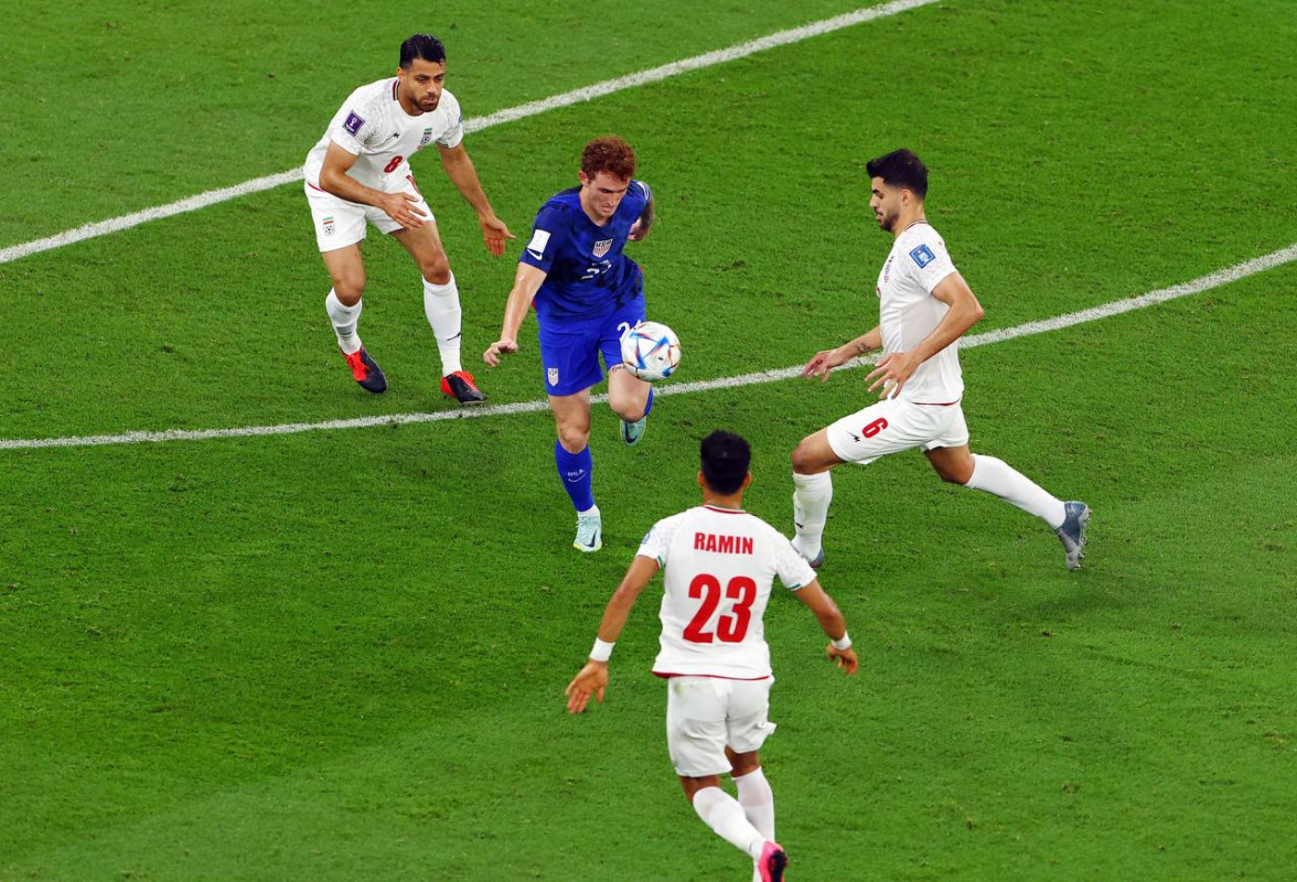 އީރާން އަދި އެމެރިކާ ކުޅުނު މެޗުގެ ތެރެއިން - ފޮޓޯ: ރޮއިޓާސް