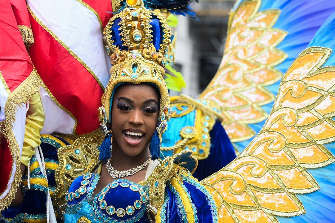 ލަންޑަންގައި އައު އަހަރު ފާހަގަކުރުމުގެގޮތުން ކުރިއަށްގެންދިޔަ ޕެރޭޑްގެ ތެރެއިން - ފޮޓޯ: ރޮއިޓަރސް