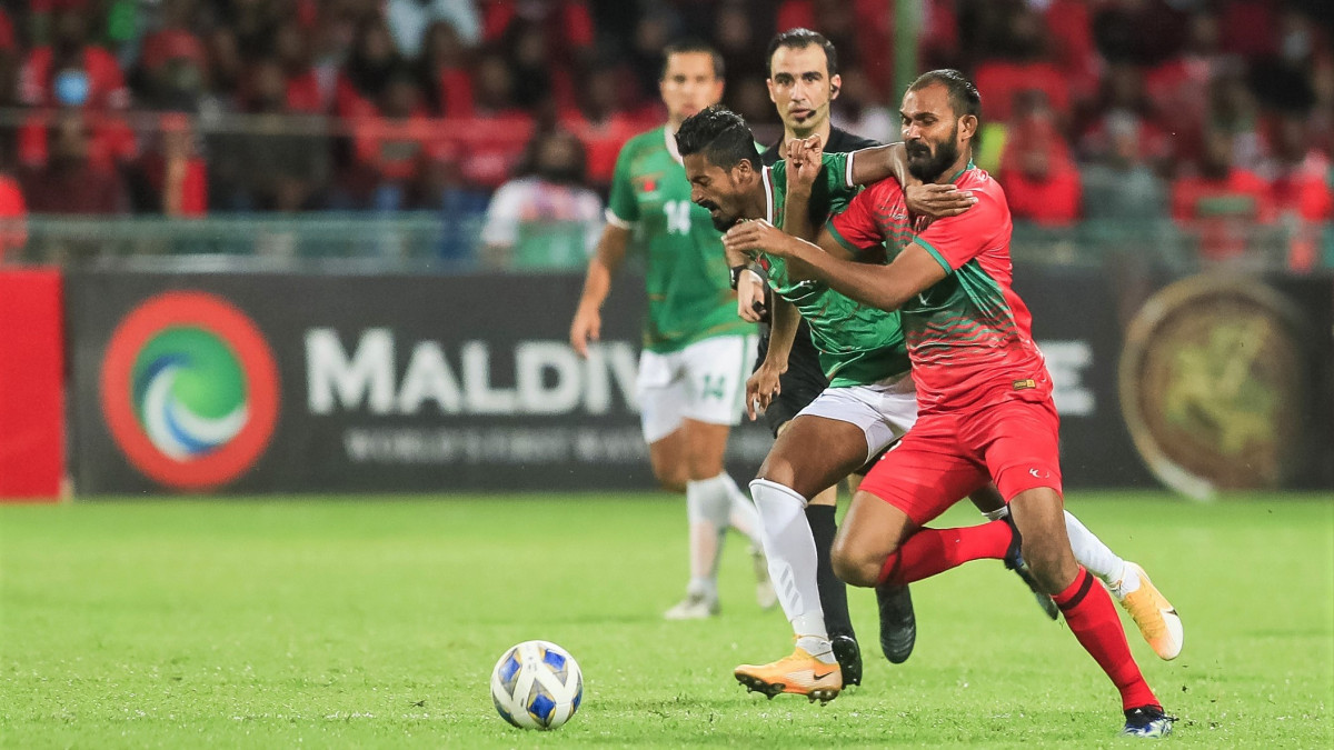 ރާއްޖެ އާއި ބަންގްލަދޭޝް ބައްދަލުކުރި މެޗުގެ ތެރެއިން - ފޮޓޯ: އިމޭޖަސް.އެމްވީ