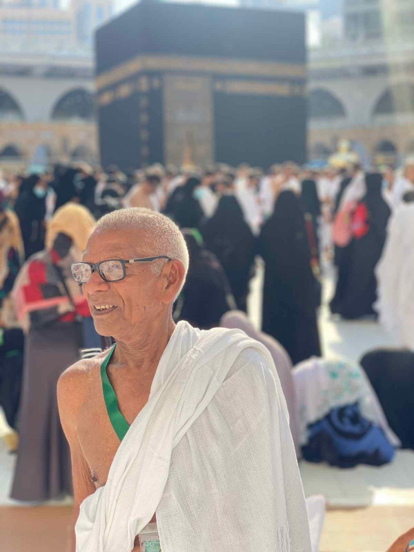 އުމްރާގެ އަޅުކަން އަދާކުރަމުންދަނިކޮށް ނިޔާވީ އޭދަފުށީ މީހެއް