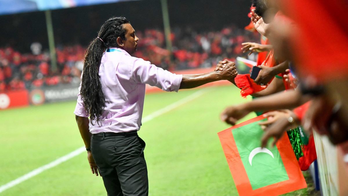 އިންޑިއާ އާއި ރާއްޖެ ބައްދަލުކުރި މެޗުގެ ތެރެއިން ގައުމީ ފުޓްބޯޅަ ޓީމުގެ ކޯޗު އަލީ ސުޒޭން