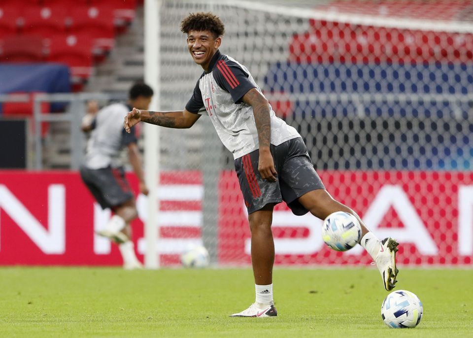 އެމެރިކާގެ ޑިފެންޑަރު ކްރިސް ރިޗާޑްސް