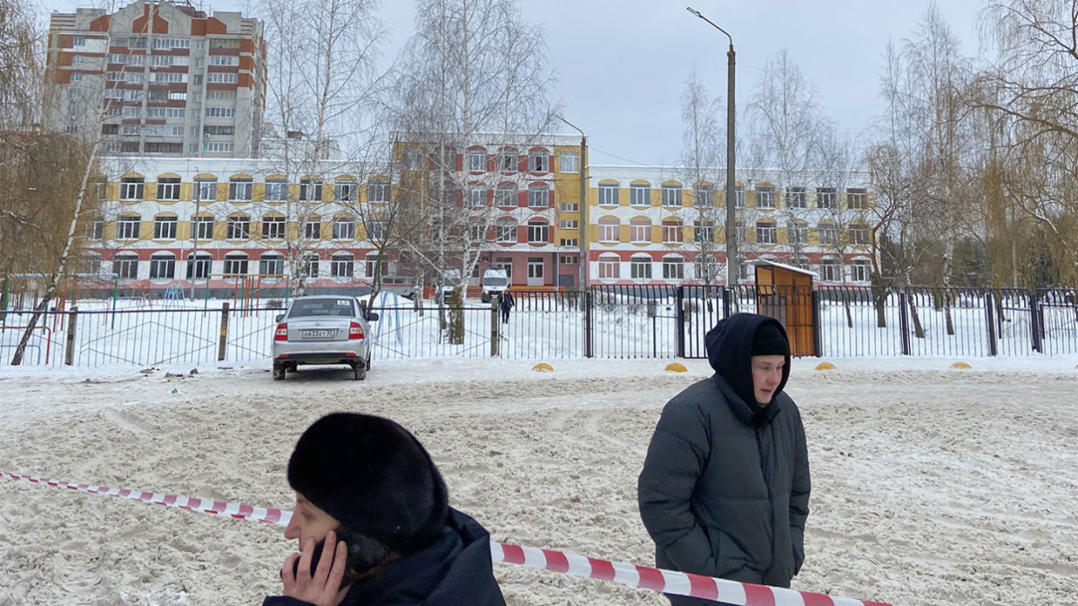 ހަމަލާދިން ކުއްޖާ ވަނީ އެއް ކުއްޖަކު މަރާލުމަށްފަހު އިތުރު ކުދިންނަށް ހަމަލާދީފައި