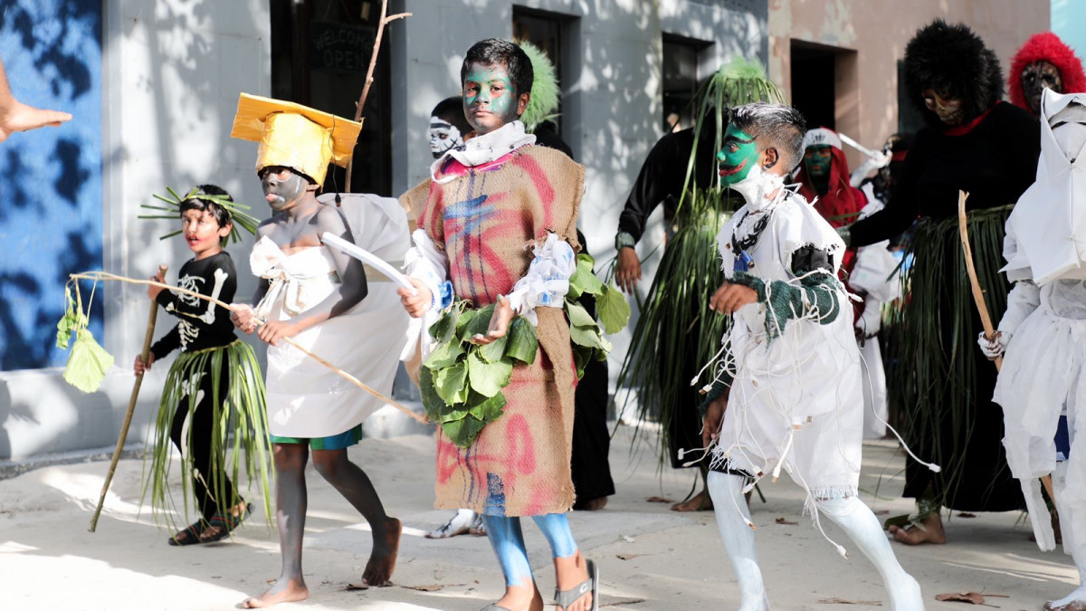 ޒަމާނުއްސުރެ ދިވެހިންގެ ތެރޭގައި އީދާ ގުޅިގެން ގެންގުޅޭ އެކިއެކި ސަޤާފަތްތަކާ އާދަކާދަކަށް ލަވައިގެ ޅެމުގައި ވަނީ އަލިއަޅުވާލާފައި