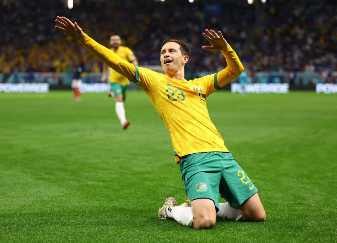 ފްރާންސް އަދި އޮސްޓްރޭލިޔާ ކުޅުނު މެޗުގެ ތެރެއިން، ލަނޑު ޖެހުމަށް ފަހު އޮސްޓްރޭލިޔާގެ ގުޑްވިން އުފާ ފާޅު ކުރަނީ - ފޮޓޯ: ރޮއިޓާސް