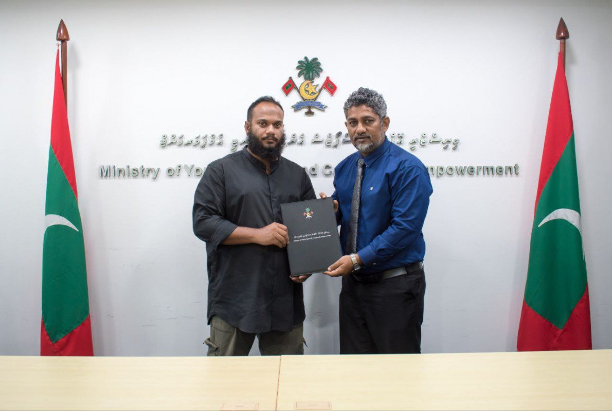 އެކުވެނި ނެޓްބޯޅަ ކޯޓުގެ ރޮސްޓްރަމް މަސައްކަތް ހަވާލުކުރުން