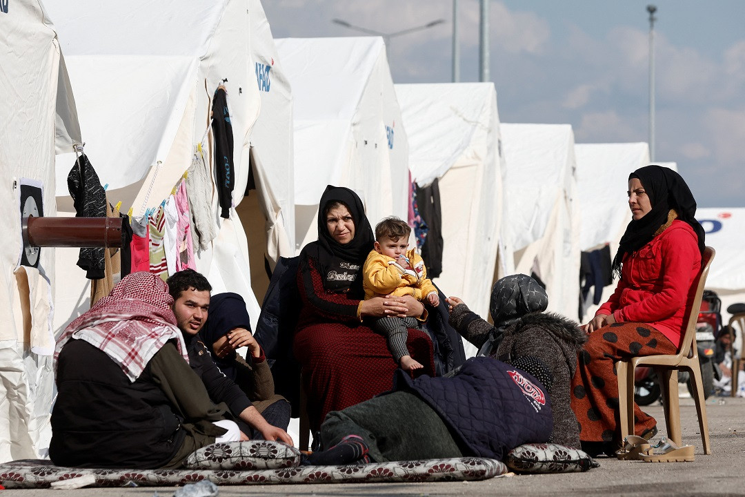 ބިންހެލުމުގައި ގެދޮރު ގެއްލި ފިނި މޫސުމުގައި ތުރުކީގެ އެތައް ބަޔަކު ވަނީ މަގުމަތިވެފައި - ފޮޓޯ: ރޮއިޓަރސް