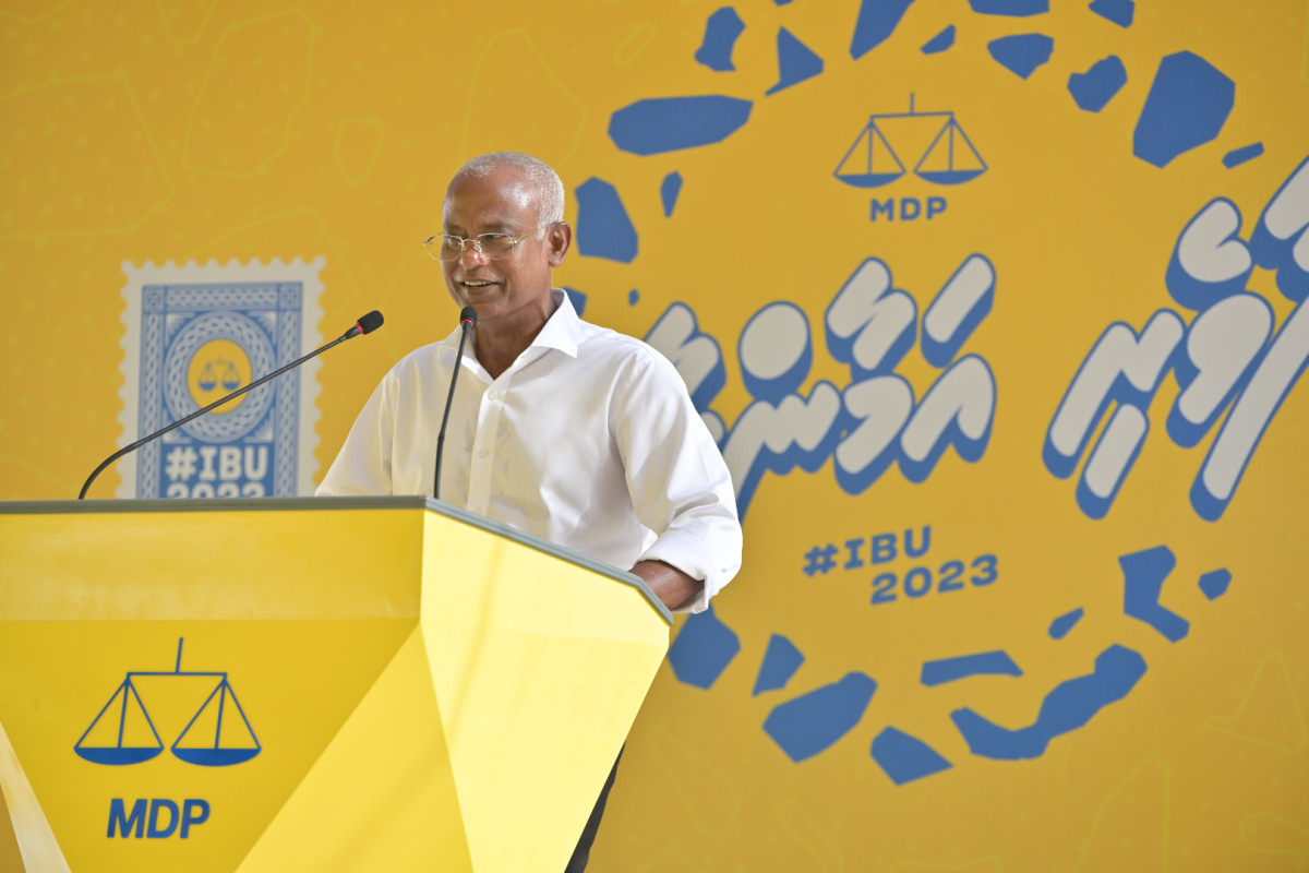 ރައީސް މާއުނގޫދޫ ރައްޔިތުންނާ ބައްދަލުކުރައްވަނީ