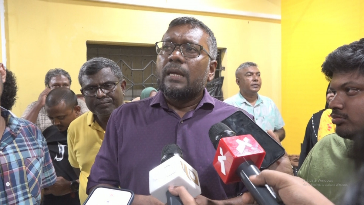 އެމްޑީޕީގެ ޗެއާޕާސަން ކަމުގެ އިންތިޚާބު ކާމިޔާބުކުރެއްވި ފައްޔާޒު އިސްމާއިލް ނޫސްވެރިންނާ ބައްދަލުކުރައްވަނީ