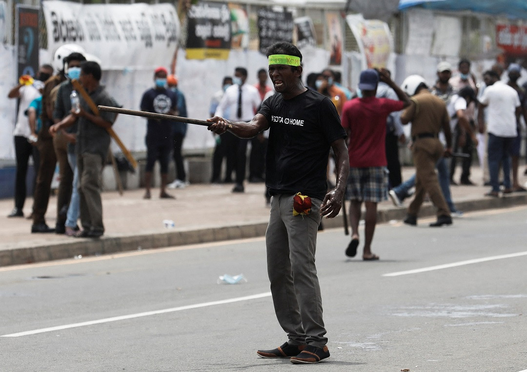 ލަންކާގައި ކުރިއަށްދާ މުޒާހަރާތައް ހޫނުވެ، ސަރުކާރުން މިހާރު ވަނީ އަސްކަރިއްޔާއަށާއި ފުލުހުންނަށް ޚާއްސަ ބާރުތަކެއް ދީފައި