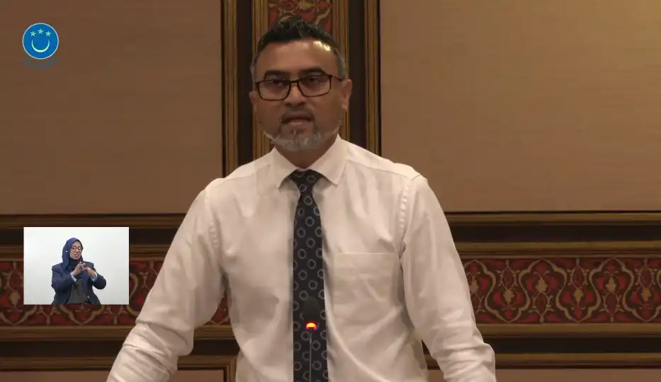 ހޯމަ ދުވަހު ބޭއްވި ރައްޔިތުން މަޖިލިސް ޖަލްސާގައި ހިތަދޫ ދެކުނު ދާއިރާގެ މެންބަރު އަދި އެމްޑީޕީގެ ޕާލިމެންޓްރީ ގްރޫޕްގެ ލީޑަރު އިބްރާހީމް ނާޒިލް ވާހަކަ ދައްކަވަނީ