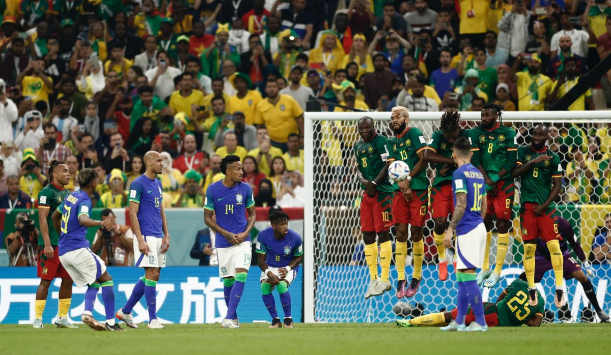 ކެމަރޫން އަދި ބްރެޒިލް ކުޅުނު މެޗުގެ ތެރެއިން - ފޮޓޯ: ރޮއިޓާސް