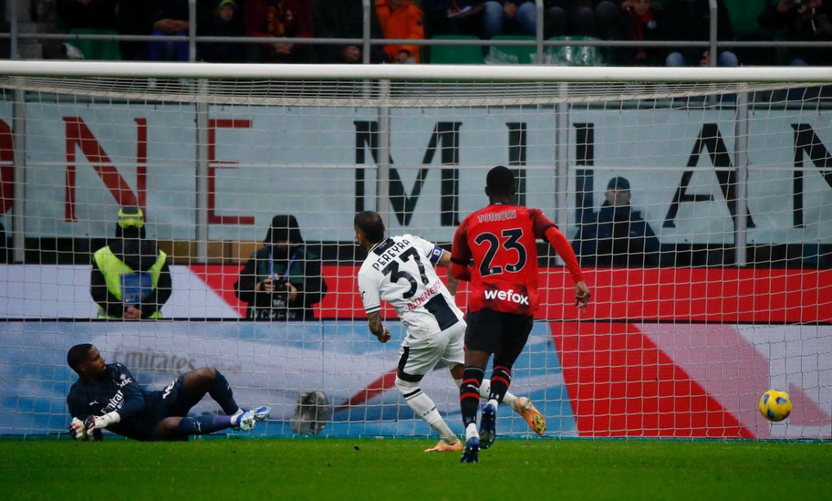 މެޗުގައި ލަނޑު ޖެހުމަށް ފަހު އުދިނޭސީގެ ކުޅުންތެރިން އުފާ ފާޅު ކުރަނީ