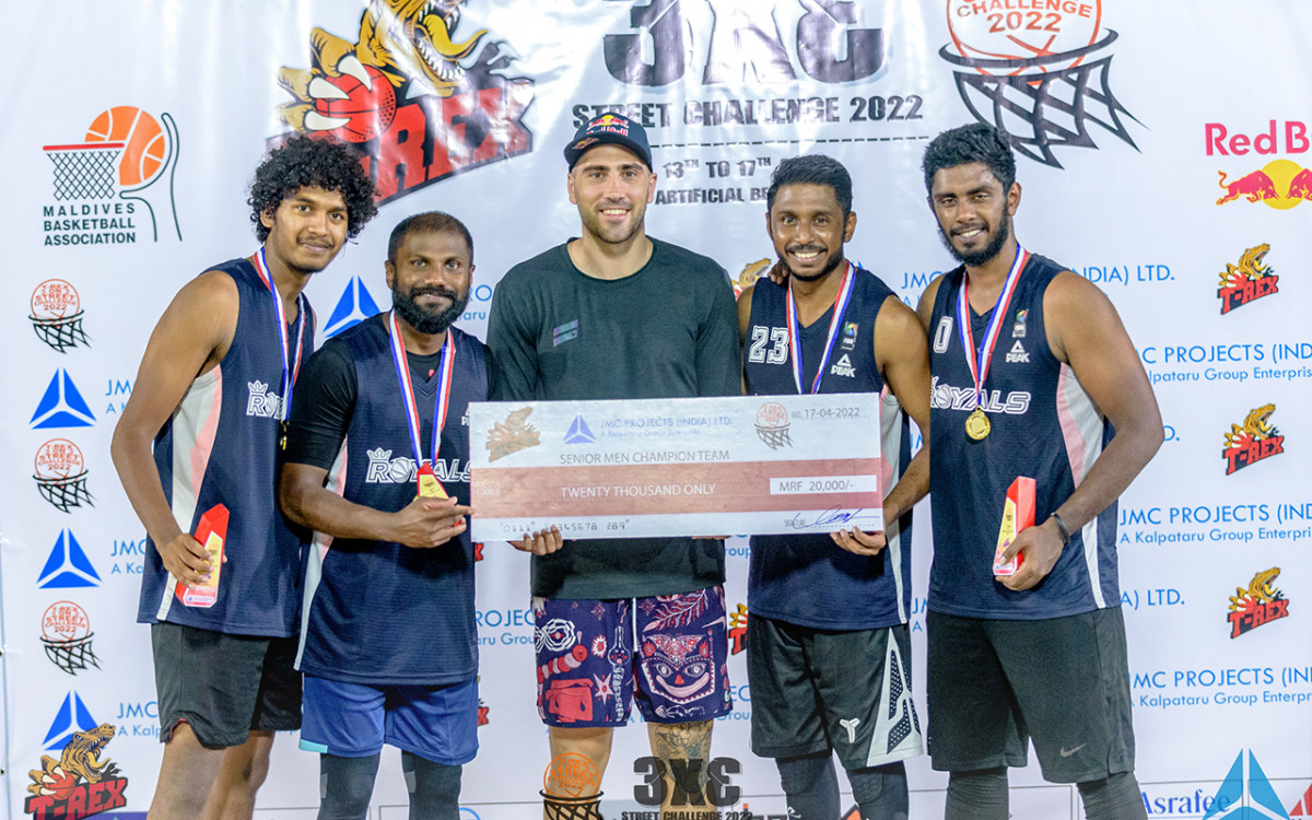 ސީނިއަރ ފިރިހެން ޗެމްޕިއަން ރޯޔަލްސް ކުޅުންތެރިން: ފޮޓޯ-ޓީރެކްސް