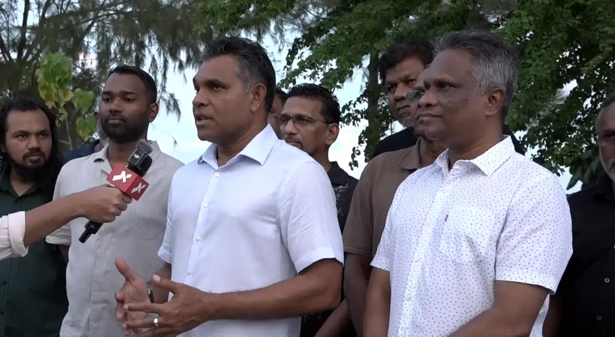 ކުރީގެ ނައިބު ރައީސް ފައިސަލް ނަސީމް ހުޅުމާލެ ރައްޔިތުންނާއި ބައްދަލު ކުރެއްވުމަށްފަހު ދެއްވި އިންޓަވިއު