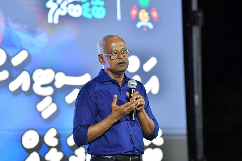 އައްޑޫ ސިޓީގެ ރައްޔިތުންނާ ބައްދަލުކުރައްވައި ރައީސް ވާހަކަފުޅުދައްކަވަނީ