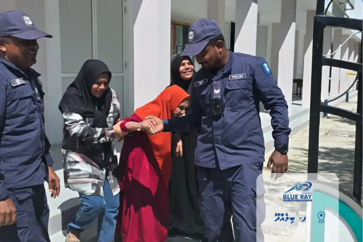 ފުލުހުން ވޯޓުލާ މަރުކަޒުތައް ކައިރީގައި ހަރަކާތްތެރިވަނީ.