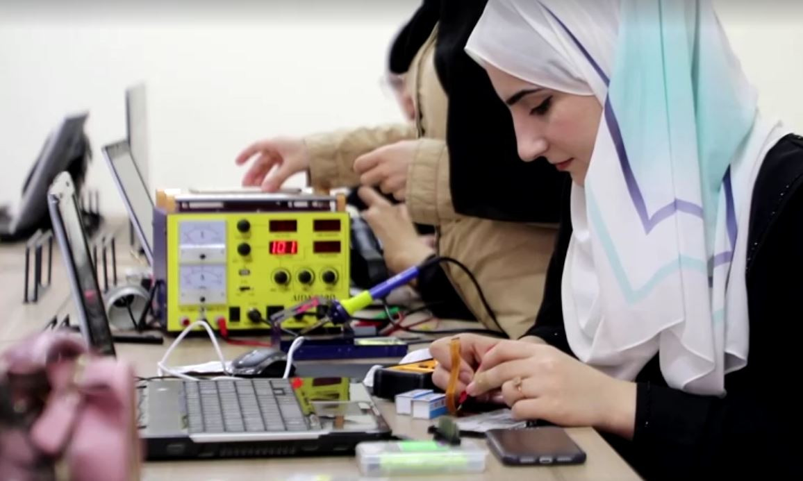 ފޯނު ހެދުމުގައި ހަރަކާތްތެރިވަނީ