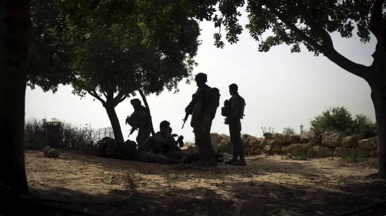 ގާޒާ ސްޓްރިޕްގެ ބޯޑަރު ސަރަހައްދުގައި އިޒްރޭލު ސިފައިން ހުއްޓިލައިގެން