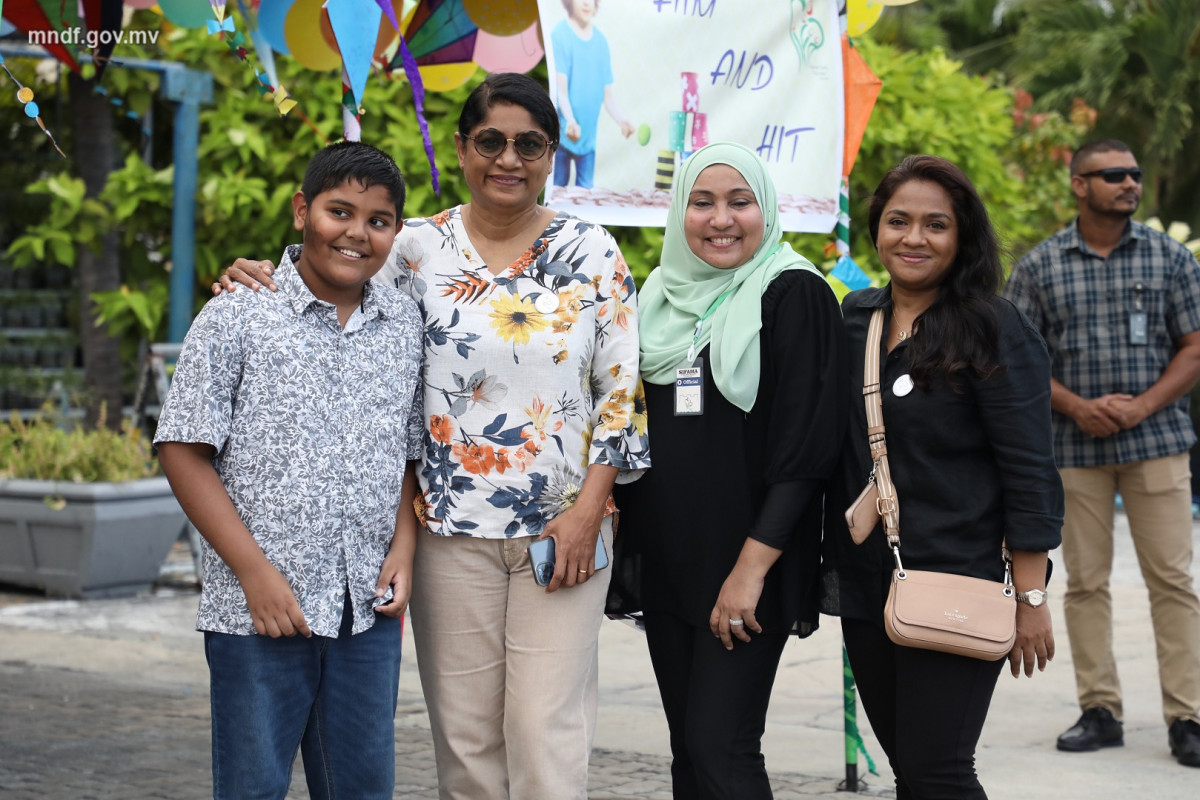 ސިފައިންގެ އާއިލީ ހަވީރުގައި ޑިފެންސް މިނިސްޓަރު މާރިޔާ އަހުމަދު ދީދީއާއި ސިފައިންގެ އާއިލާގެ ފަރާތްތައް