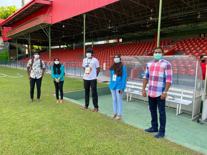 Youth MInister Ahmed Mahloof with some volunteers in the battle against Covid-19