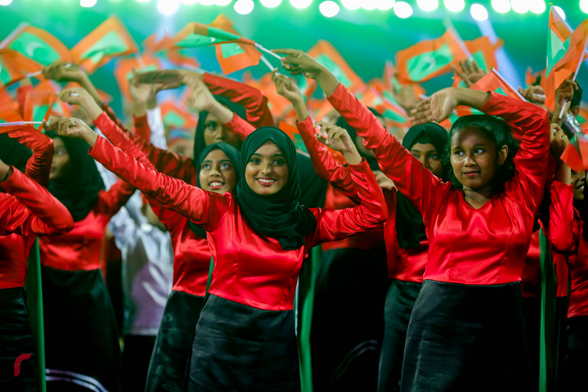 26 ޖުލައި 2019 --މިނިވަން ދުވަހުގެ ރަސްމީ ޕެރޭޑުގެ ހަރަކާތްތައް، ގަލޮޅު ދަނޑުގައި ބޭއްވި ޕެރޭޑް ޝަރަފްވެރި ކޮށްދެއްވީ ރައީސުލް ޖުމްހޫރިއްޔާ އިބްރާހިމް މުހައްމަދު ސޯލިހް-- ފޮޓޯ: ޝުއައިބް މުހައްމަދު
