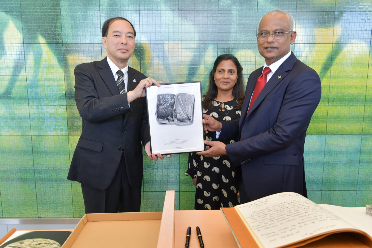 "ހީރޯޝީމާ ޕީސް މެމޯރިއަލް މިއުޒިއަމް" އަށް ރައީސުލްޖުމްހޫރިއްޔާ ޒިޔާރަތް ކުރެއްވުން -- ފޮޓޯ: ރައީސް އޮފީސް