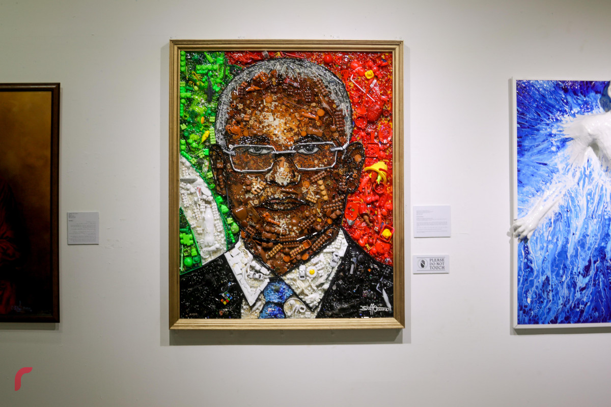 07 އޯގަސްޓް 2019 --"އަންވެއިލިންގް ވިޝަން" މައިރަޒުގައި ޕްލާސްޓިކް ކުނި ބޭނުން ކޮށްގެން ހަދާފައިވާ ރައީސް ސޯލިހުގެ ފޮޓޯއެއް -- ފޮޓޯ: ޝުއައިބް މުހައްމަދު