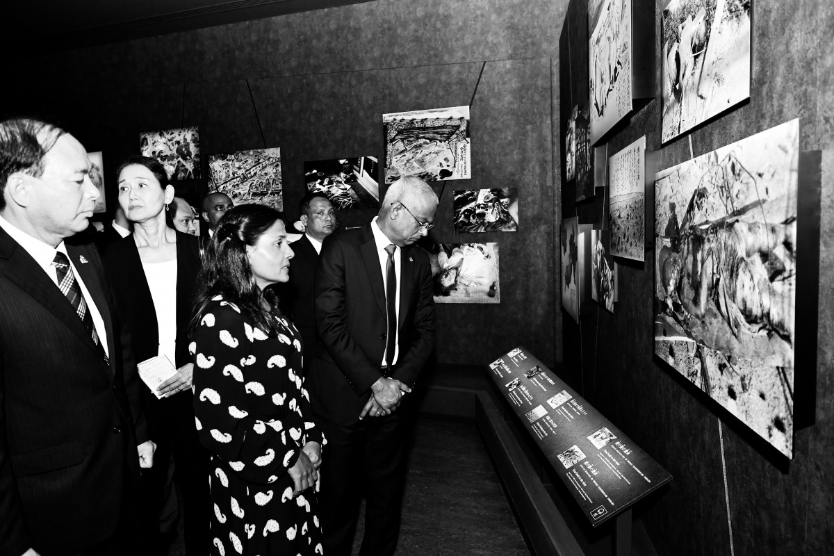 "ހީރޯޝީމާ ޕީސް މެމޯރިއަލް މިއުޒިއަމް" އަށް ރައީސުލްޖުމްހޫރިއްޔާ ޒިޔާރަތް ކުރެއްވުން -- ފޮޓޯ: ރައީސް އޮފީސް