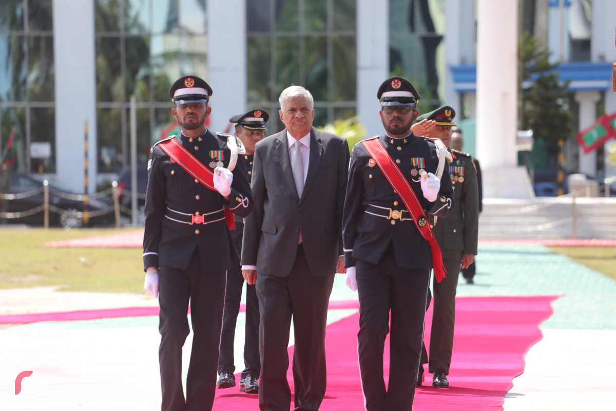 2 ސެޕްޓެމްބަރ 2019 --ބޮޑުވަޒީރު ރަނިލް ރަނިލް ވިކްރަމަސިންހަ އަށް މަރުހަބާ ދެންނެވުމުގެ ހަރަކާތްތައް ރަސްމީ ފާލަމުން-- ފޮޓޯ: ޝުއައިބް މުހައްމަދު