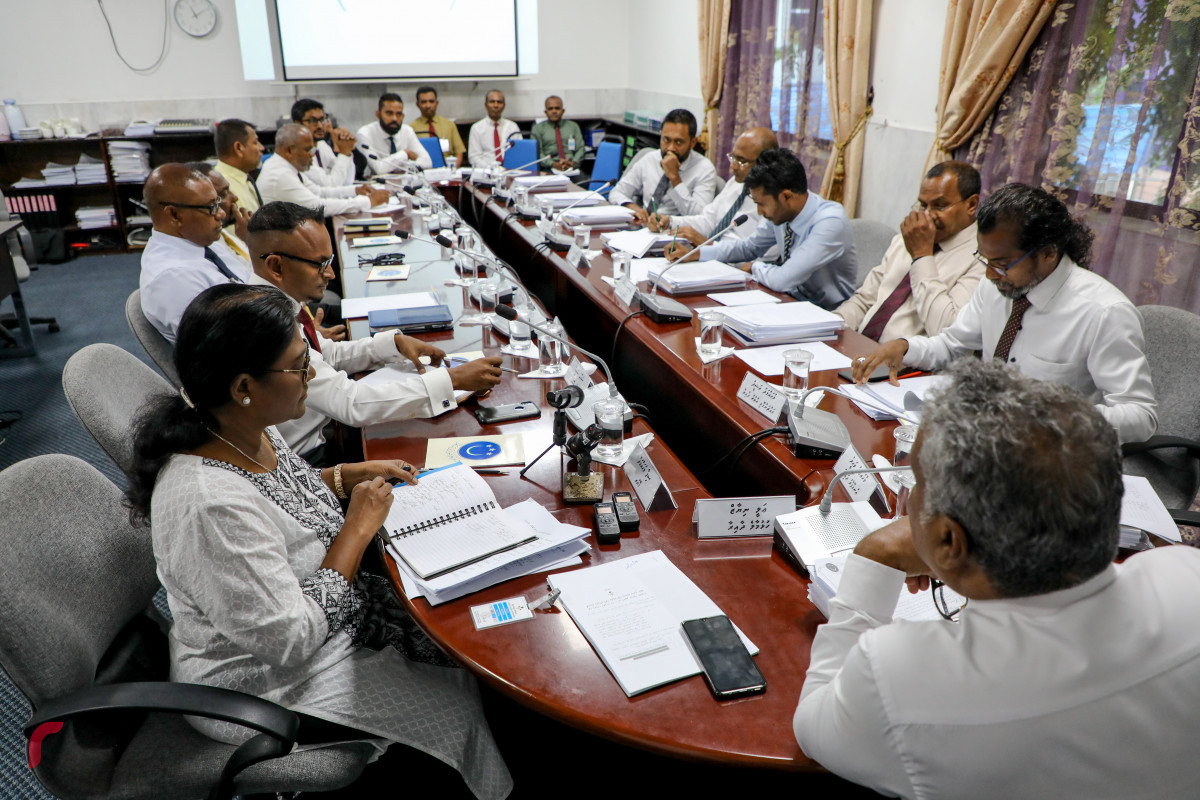 ސިޓީ ކައުންސިލްގެ މެމްބަރުން ހާޒިރުކޮށް، ބޭއްވި ލާމަރުކަޒީ ކޮމެޓީގެ ބައްދަލުވުން -- ފޮޓޯ: ޔޫސުފް ސޮފްވާން