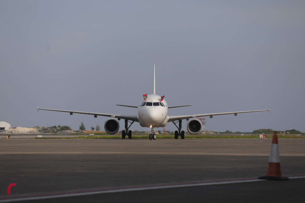 29 ޖުލައި 2019 -- ދިވެހި ޓީމު މޯލްޑިވިއަބްގެ ފްލައިޓްގައި ވެލާނާ އިންޓަރނޭޝަނަލް އެއާރޕޯޓަށް ލޭންޑްކުރުން-- ފޮޓޯ: ޝުއައިބް މުހައްމަދު