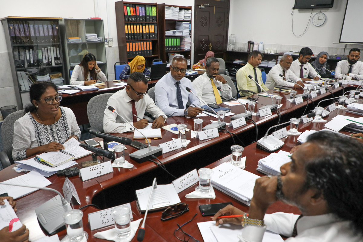 ސިޓީ ކައުންސިލްގެ މެމްބަރުން ހާޒިރުކޮށް، ބޭއްވި ލާމަރުކަޒީ ކޮމެޓީގެ ބައްދަލުވުން -- ފޮޓޯ: ޔޫސުފް ސޮފްވާން