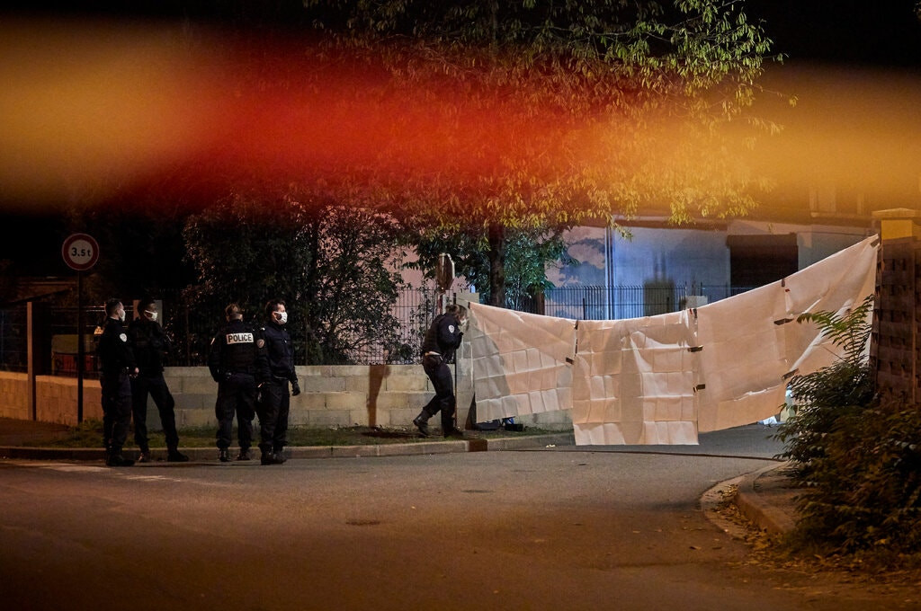 ޕްރޮފެސަރު މަރާލި ސަރަހައްދުގައި ފުލުހުން ފޯރިމަރަނީ