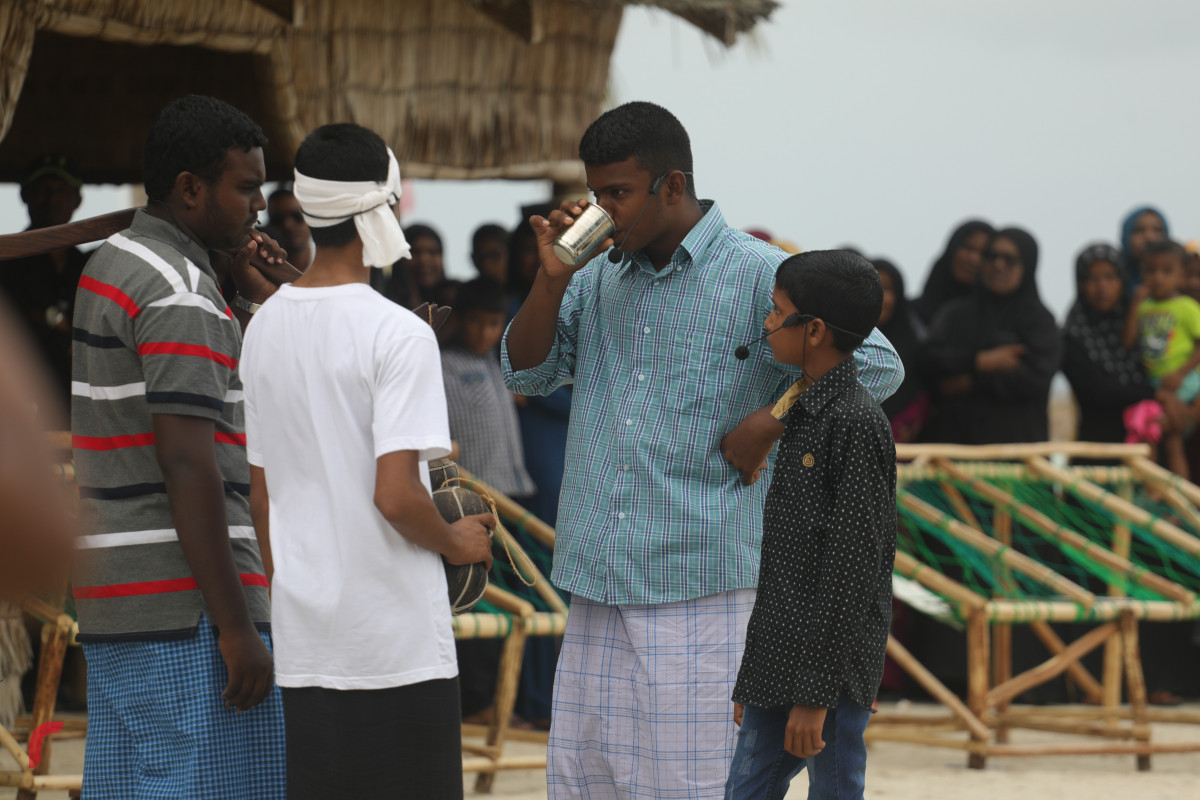 12 އޯގަސްޓް 2019/ ހއ.ހޯރަފުށި --ހޯރަފުށީގައި ކުރިޔަށް ގެންދެވުން އަންހެންވެރިންގެ ދަފި ނެގުމުގެ ހަރަކާތުގެ ތެރެއިން. މި ހަރަކާތުގައި ވަނީ ހޯރަފުށީގެ ތާރީހު ދައްކުވައިދޭ ތަމްސީލެއްގެ އިތުރުން ސަގާފީ ހަރަކާތްތަކެއް ކުރިޔަށް ގެންގޮއްސައި-- ފޮޓޯ: ޝުއައިބް މުހައްމަދު