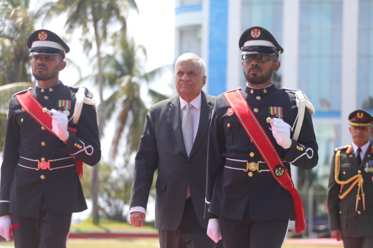 2 ސެޕްޓެމްބަރ 2019 --ބޮޑުވަޒީރު ރަނިލް ރަނިލް ވިކްރަމަސިންހަ އަށް މަރުހަބާ ދެންނެވުމުގެ ހަރަކާތްތައް ރަސްމީ ފާލަމުން-- ފޮޓޯ: ޝުއައިބް މުހައްމަދު