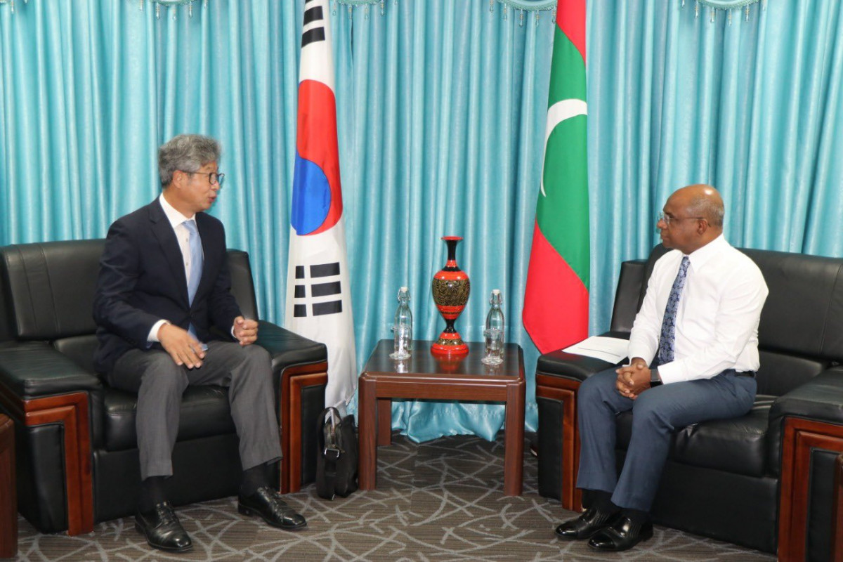 ސައުތުކޮރެއާ އިން ރާއްޖެއަށް ކަނޑައަޅުއްވާފައިވާ ސަފީރު އާއި ފޮރިން މިނިސްޓަރު އަބްދުﷲ ޝާހިދު